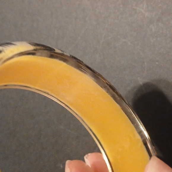 Womens leopard print plastic bracelet - Picture 3 of 5